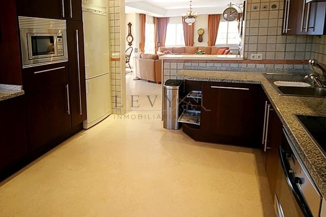 5 chambre Villa/Maison à vendre à Puerto Banus, Marbella avec piscine garage - 3 000 000 € (Ref: 9583295)