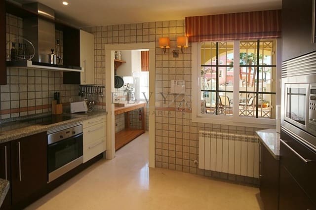 5 chambre Villa/Maison à vendre à Puerto Banus, Marbella avec piscine garage - 3 000 000 € (Ref: 9583295)