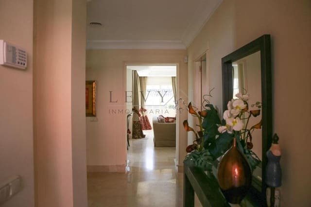 5 soveværelse Villa til salg i Puerto Banus, Marbella med swimmingpool garage - € 1.916.000 (Ref: 9583296)