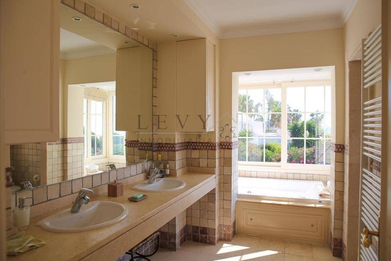 5 soveværelse Villa til salg i Puerto Banus med swimmingpool garage - € 1.916.000 (Ref: 9583296)