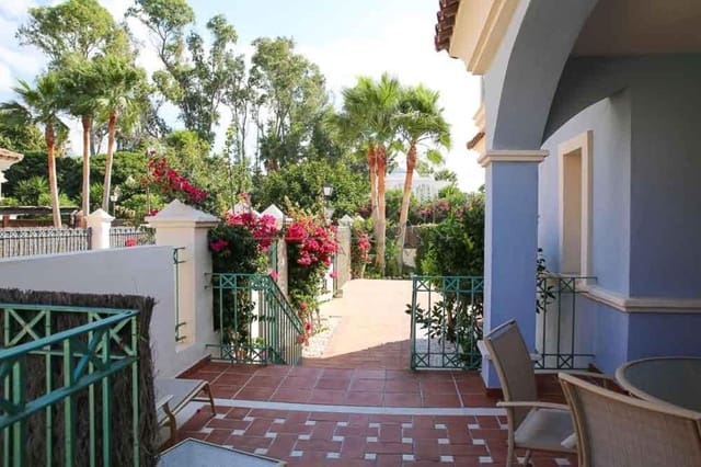 5 soveværelse Villa til salg i Puerto Banus, Marbella med swimmingpool garage - € 1.916.000 (Ref: 9583296)