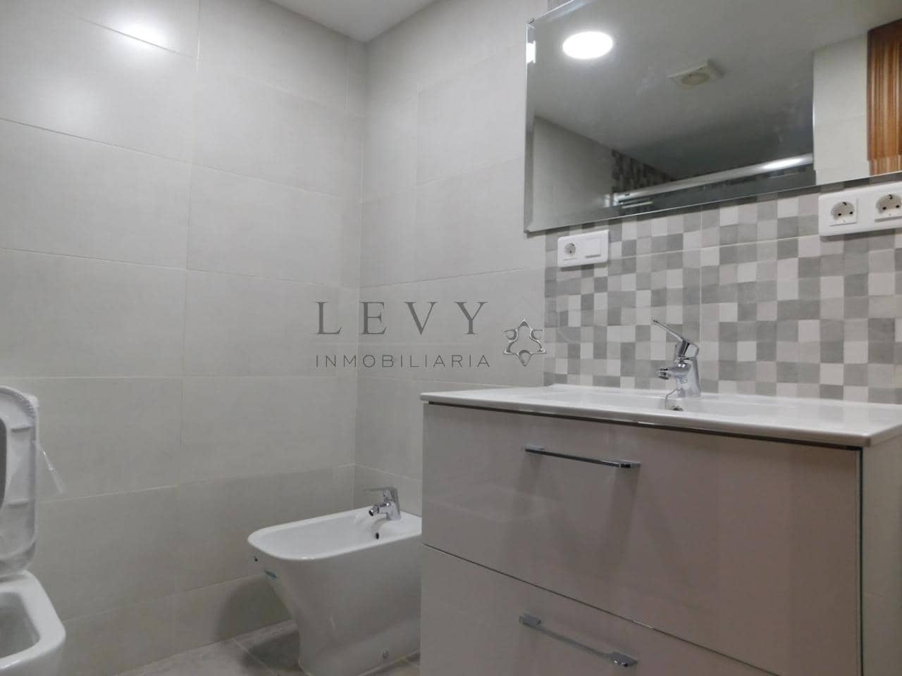 6 soveværelse Byhus til salg i Malaga by - € 636.300 (Ref: 9583298)