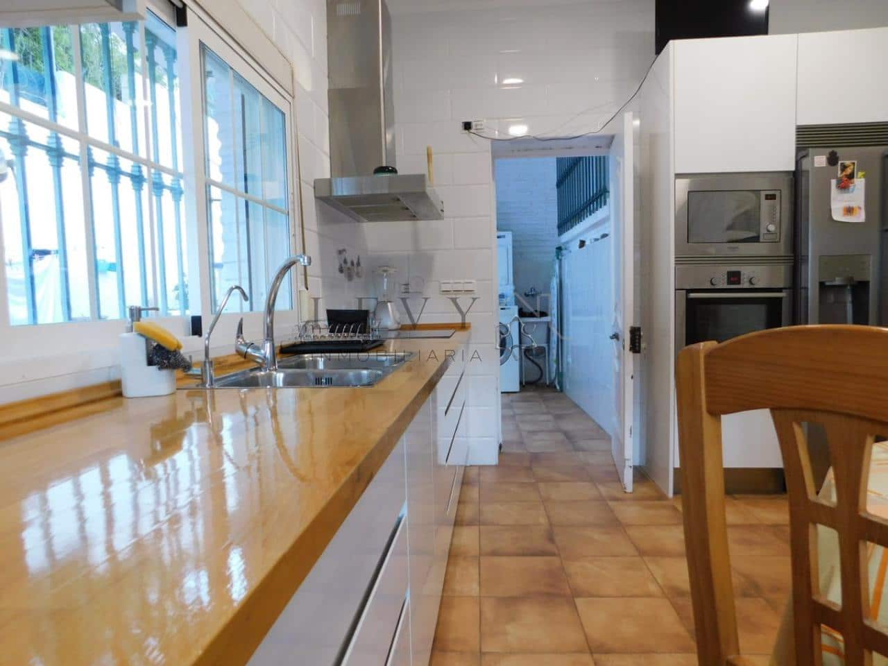 6 soveværelse Byhus til salg i Malaga by - € 636.300 (Ref: 9583298)