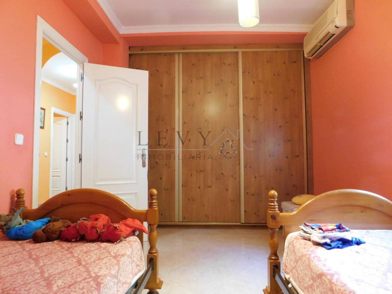 6 soveværelse Byhus til salg i Malaga by - € 636.300 (Ref: 9583298)