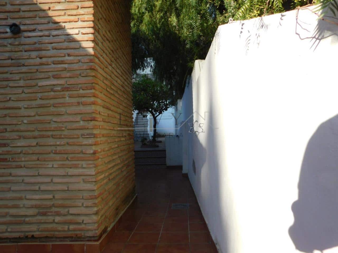 6 soveværelse Byhus til salg i Malaga by - € 636.300 (Ref: 9583298)