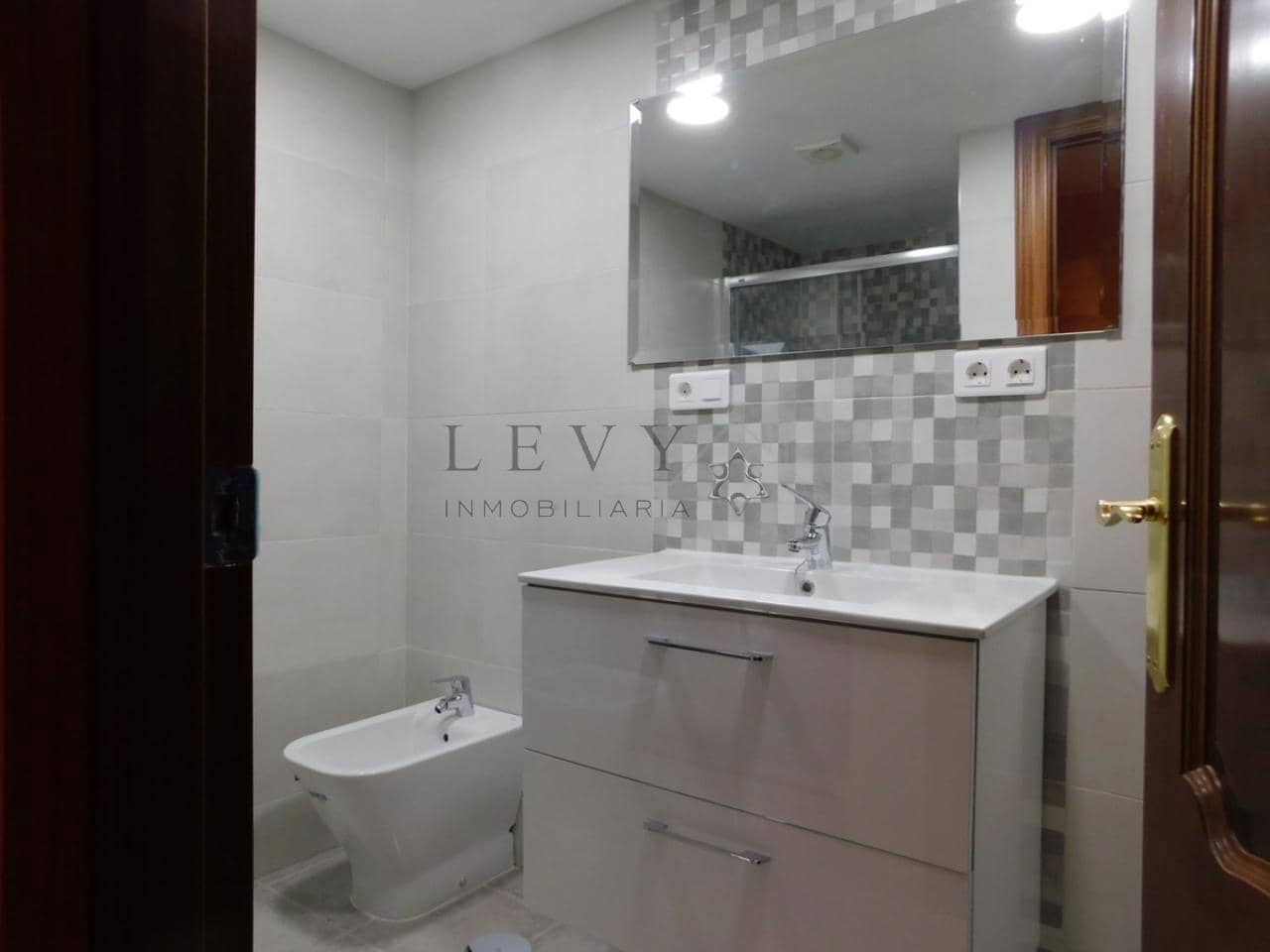 6 soveværelse Byhus til salg i Malaga by - € 636.300 (Ref: 9583298)