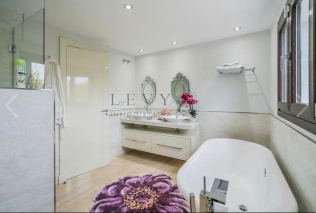 4 chambre Villa/Maison à vendre à Puerto Banus, Marbella avec garage - 3 950 000 € (Ref: 9583300)