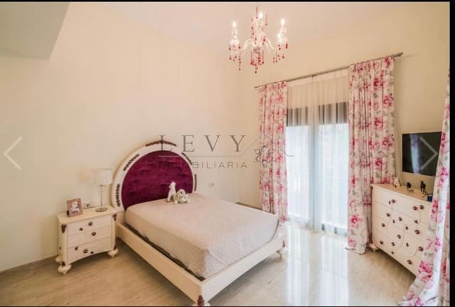 4 chambre Villa/Maison à vendre à Puerto Banus, Marbella avec garage - 3 950 000 € (Ref: 9583300)