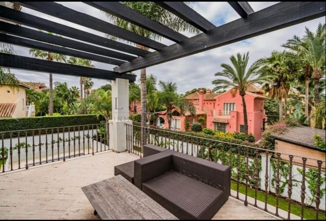 4 chambre Villa/Maison à vendre à Puerto Banus, Marbella avec garage - 3 950 000 € (Ref: 9583300)