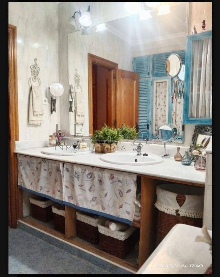 2 soverom Villa til salgs i Malaga by - € 390 000 (Ref: 9583305)