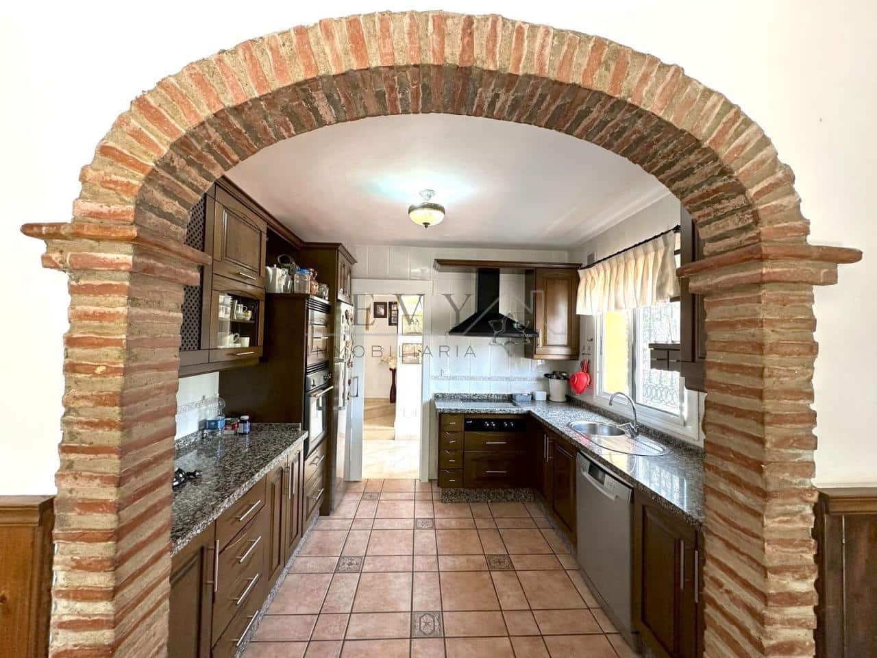 3 Zimmer Villa zu verkaufen in Marbella mit Pool Garage - 520.000 € (Ref: 9583310)