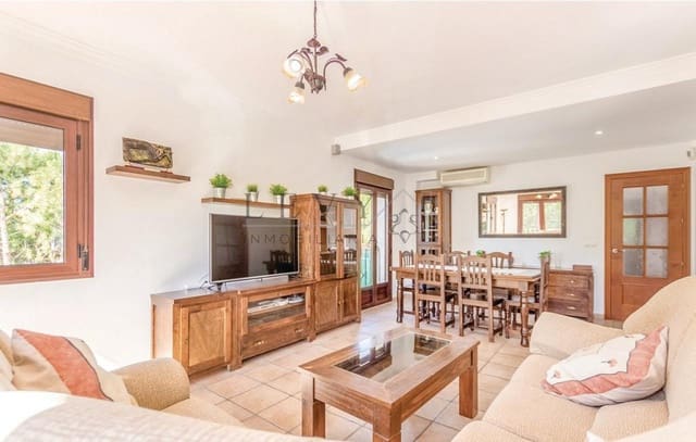 4 bedroom Villa for sale in Córdoba city with pool garage - € 890,000 (Ref: 9583313)