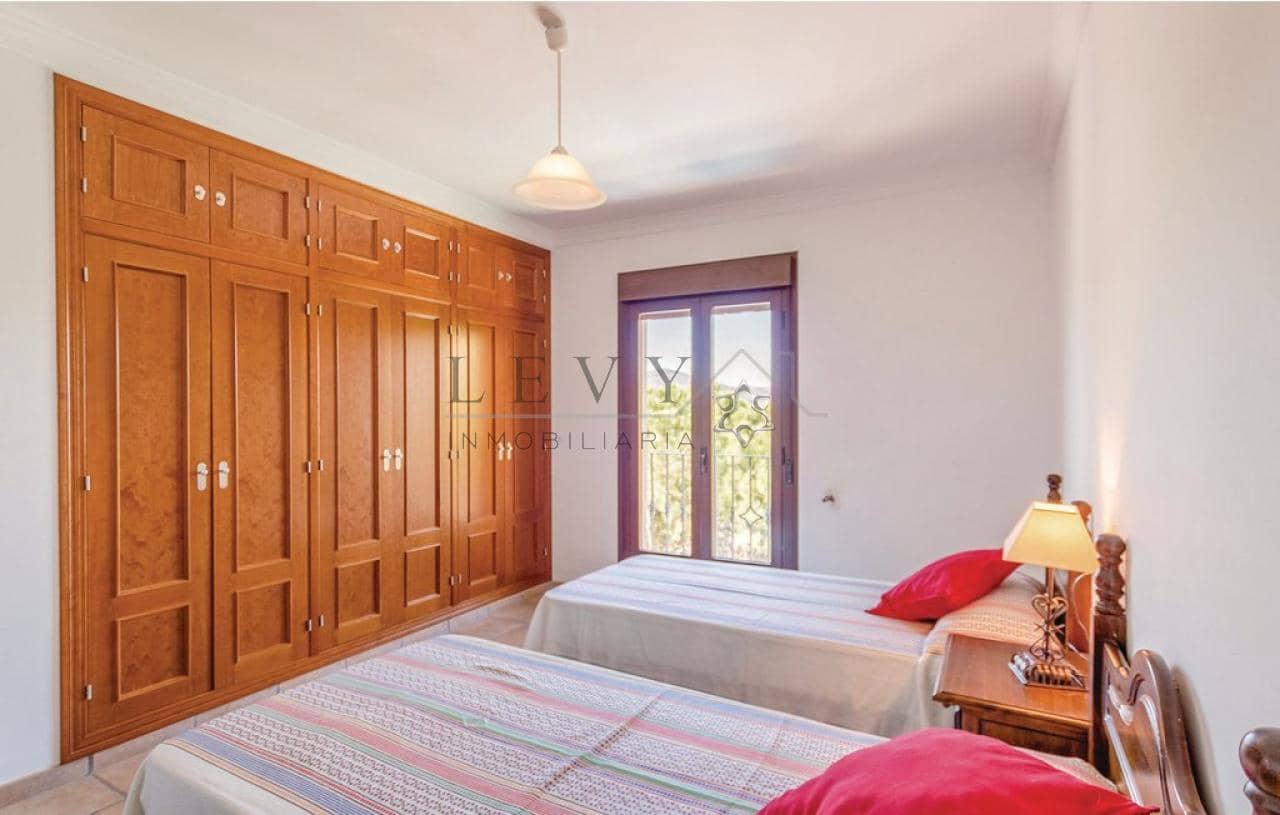 4 bedroom Villa for sale in Cordoba city with pool garage - € 890,000 (Ref: 9583313)