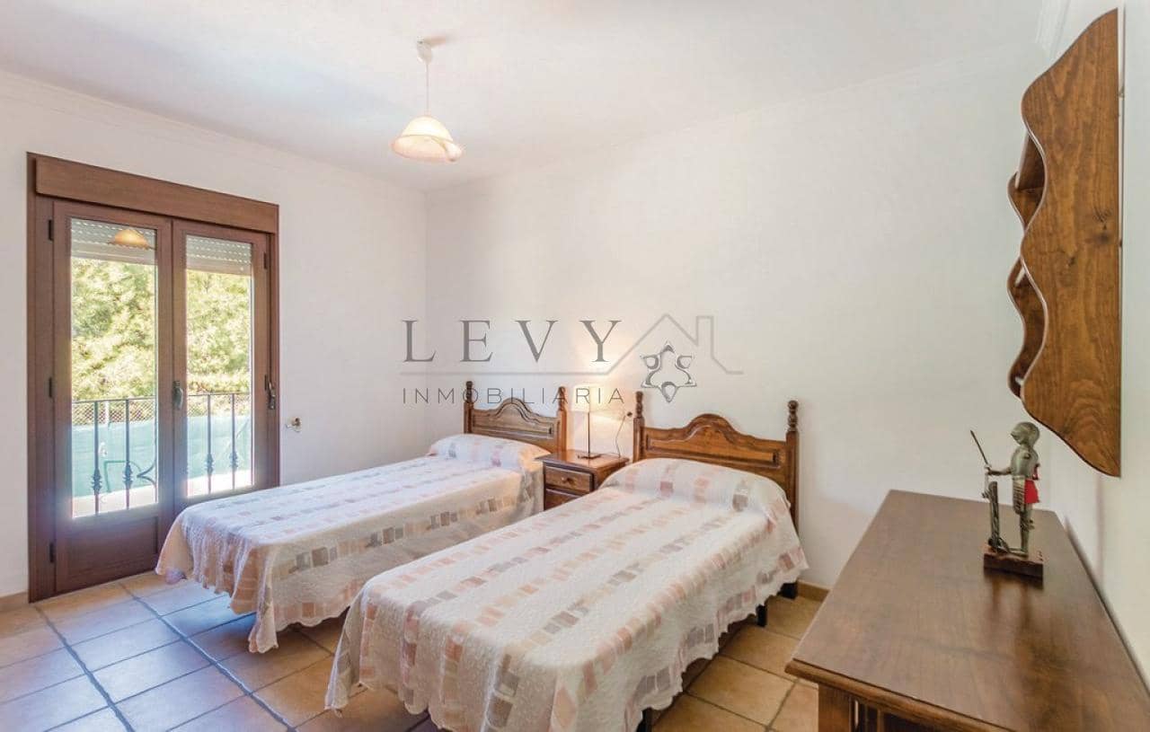 4 bedroom Villa for sale in Cordoba city with pool garage - € 890,000 (Ref: 9583313)