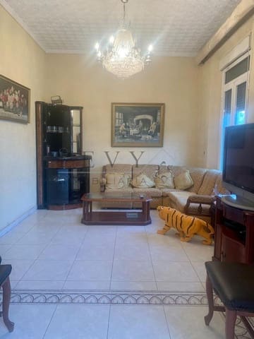 8 bedroom Townhouse for sale in Melilla - € 800,000 (Ref: 9583314)
