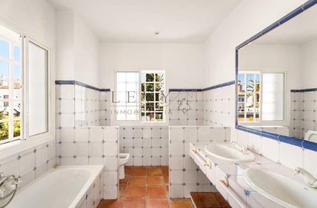 5 Zimmer Villa zu verkaufen in Marbella mit Pool Garage - 2.695.000 € (Ref: 9583316)