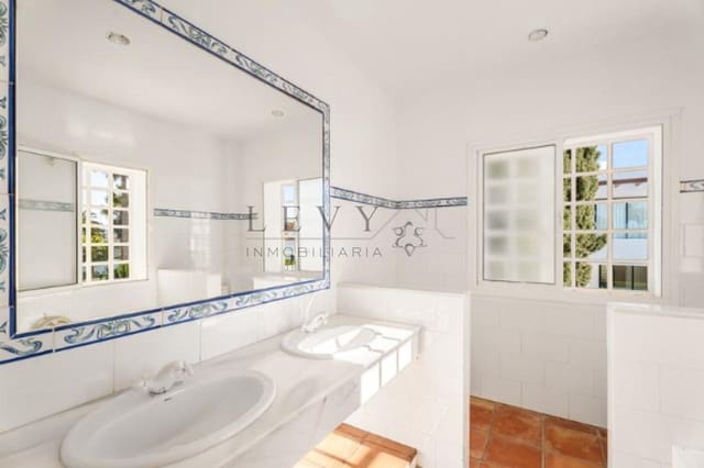 5 Zimmer Villa zu verkaufen in Marbella mit Pool Garage - 2.695.000 € (Ref: 9583316)