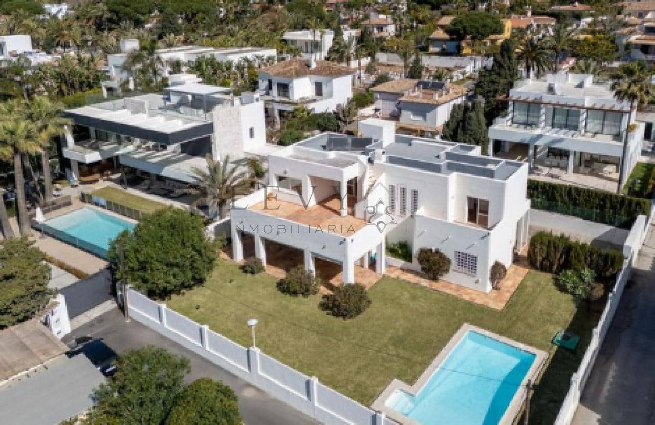 5 Zimmer Villa zu verkaufen in Marbella mit Pool Garage - 2.695.000 € (Ref: 9583316)