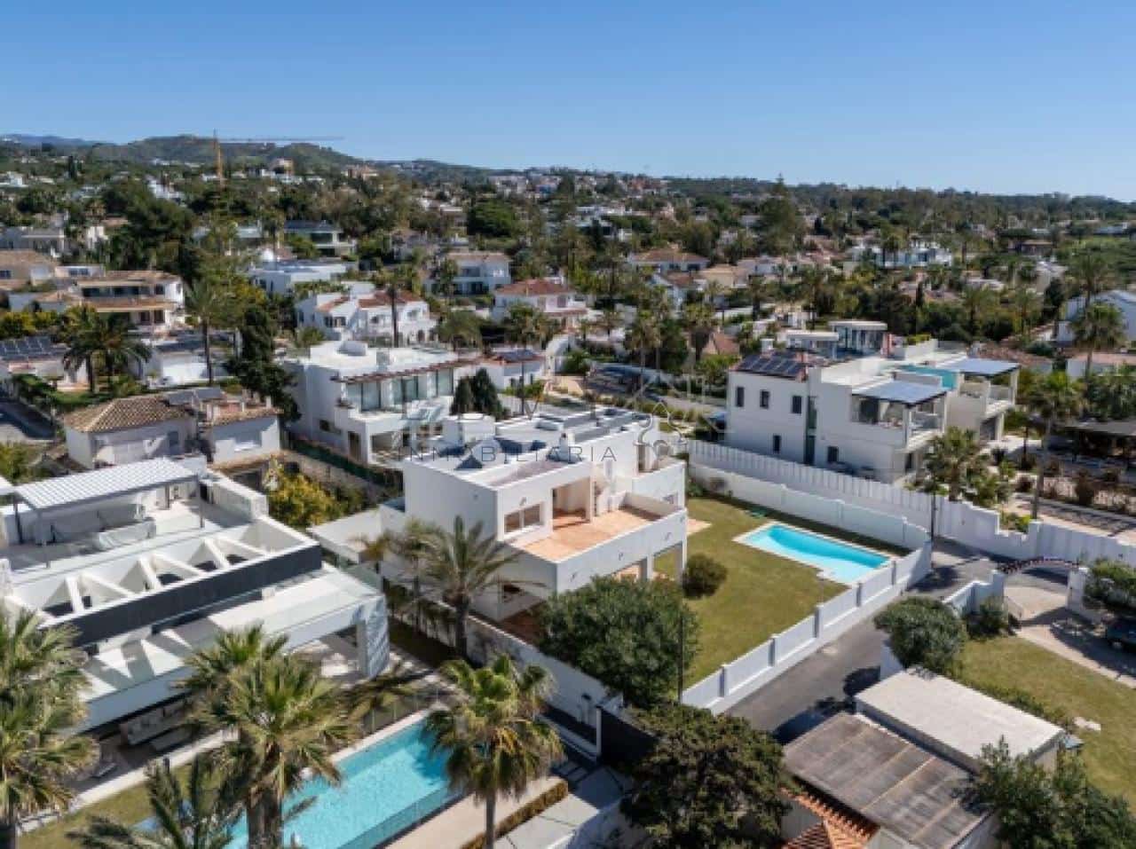 5 Zimmer Villa zu verkaufen in Marbella mit Pool Garage - 2.695.000 € (Ref: 9583316)