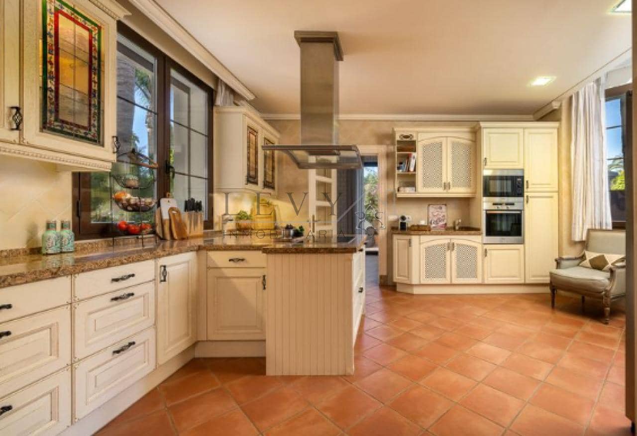 8 quarto Moradia para venda em Guadalmina com piscina garagem - 7 500 000 € (Ref: 9583317)