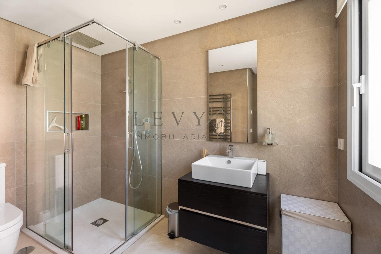 6 bedroom Villa for sale in Nueva Andalucia with pool garage - € 4,250,000 (Ref: 9583321)