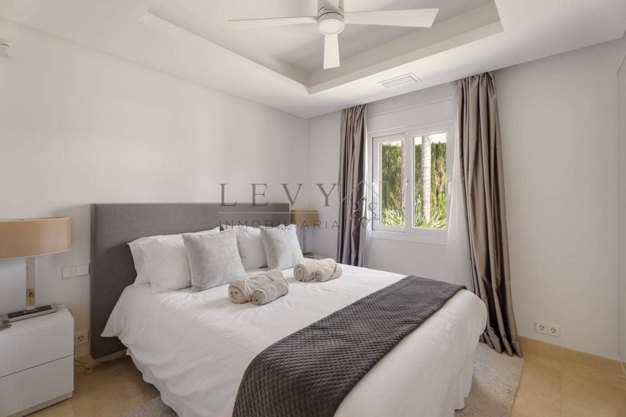 6 bedroom Villa for sale in Nueva Andalucia with pool garage - € 4,250,000 (Ref: 9583321)