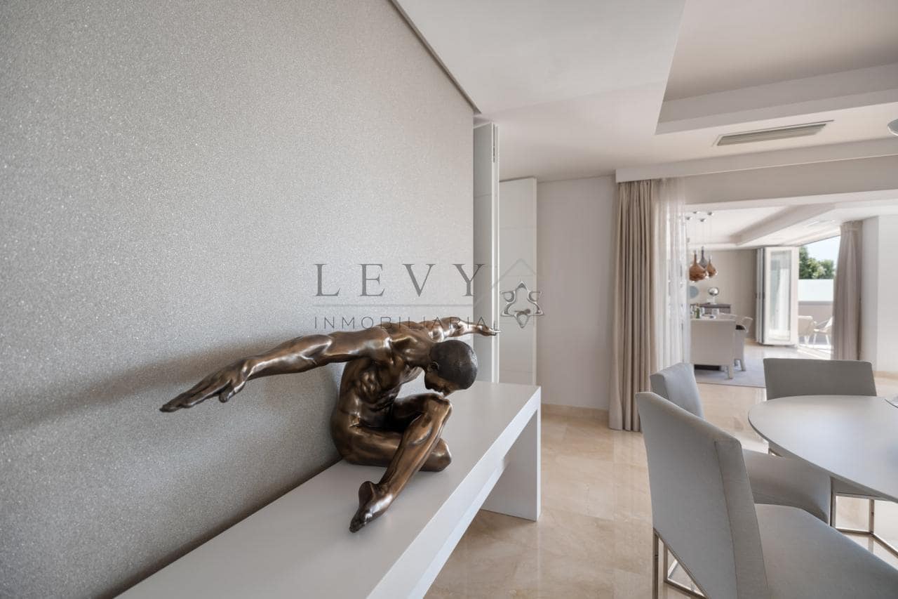 6 bedroom Villa for sale in Nueva Andalucia with pool garage - € 4,250,000 (Ref: 9583321)