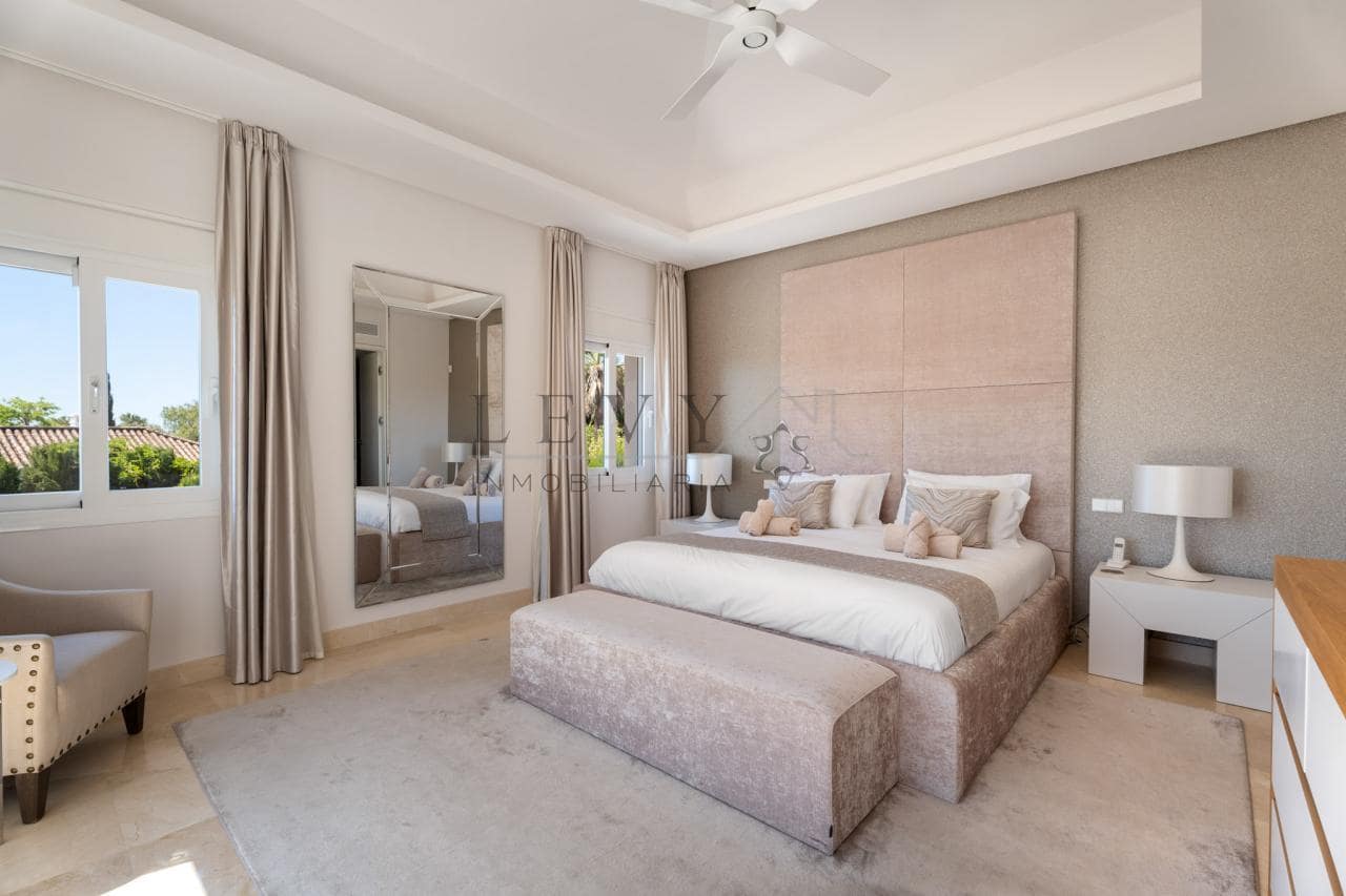 6 bedroom Villa for sale in Nueva Andalucia with pool garage - € 4,250,000 (Ref: 9583321)