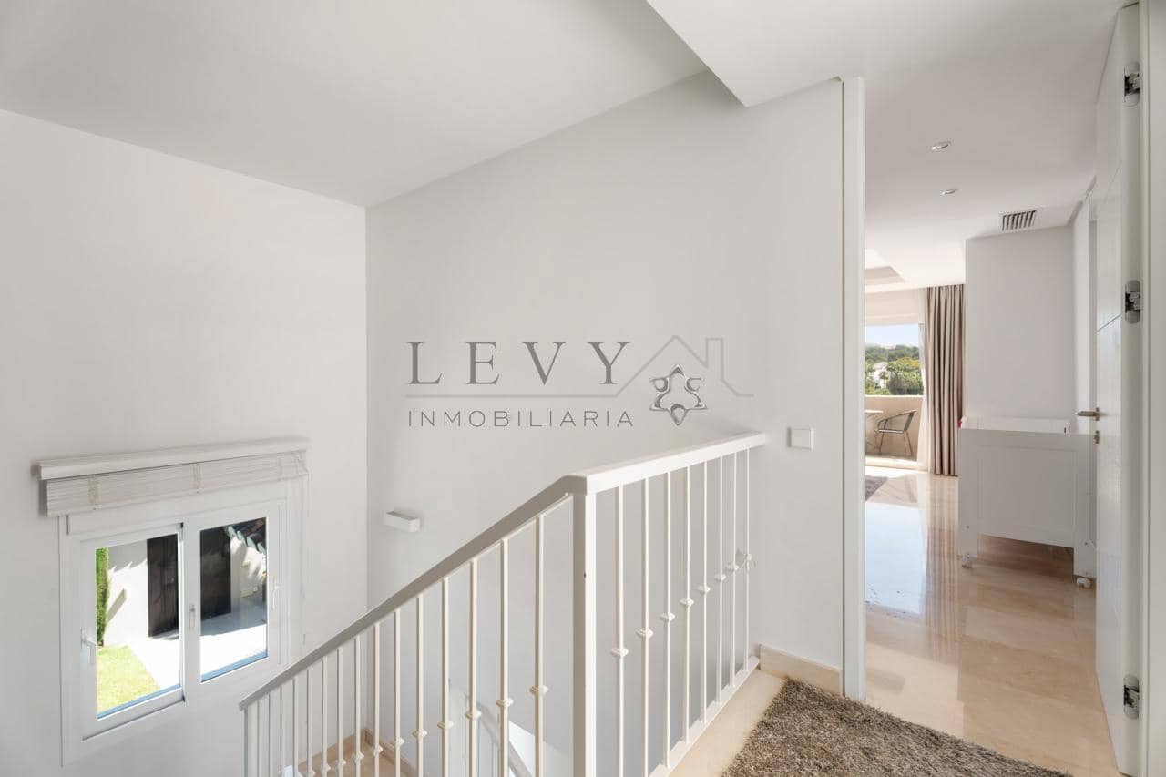 6 bedroom Villa for sale in Nueva Andalucia with pool garage - € 4,250,000 (Ref: 9583321)