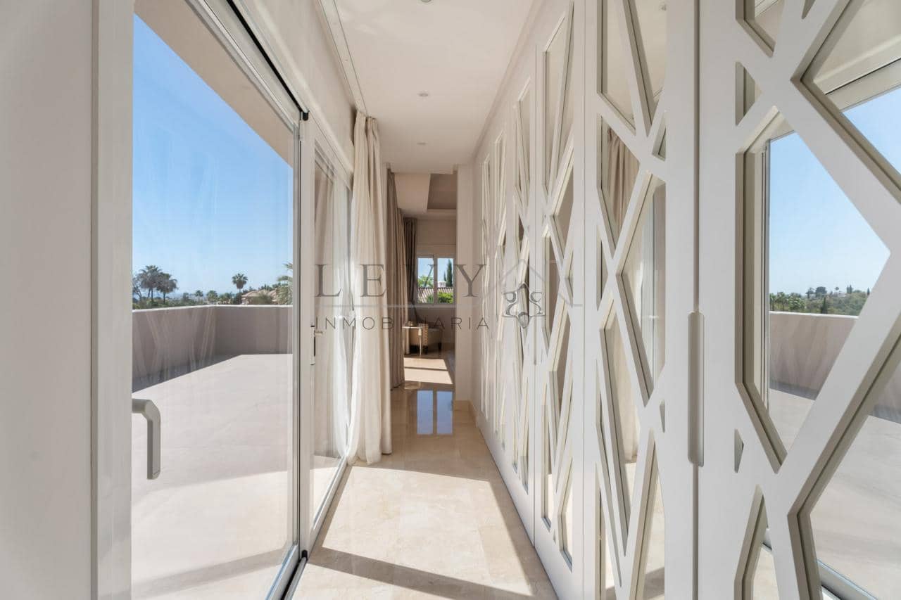 6 bedroom Villa for sale in Nueva Andalucia with pool garage - € 4,250,000 (Ref: 9583321)