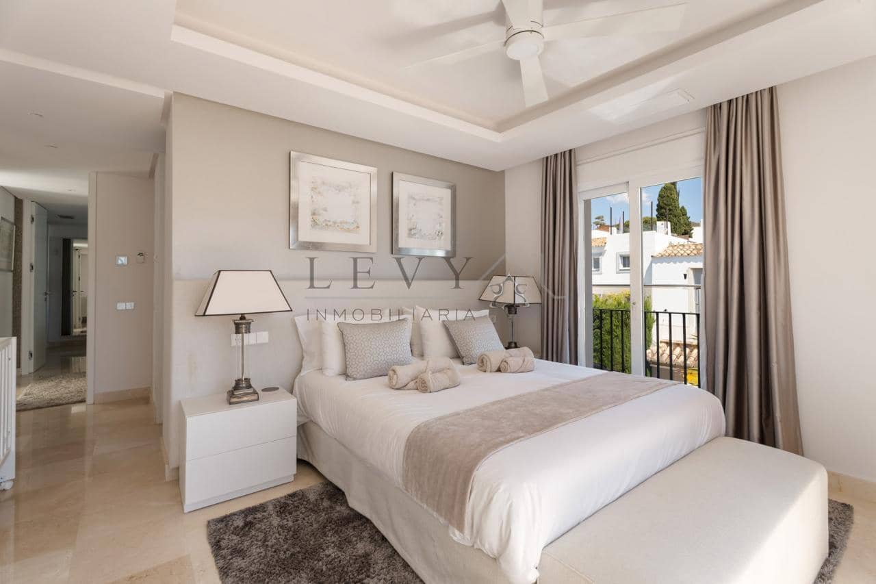 6 bedroom Villa for sale in Nueva Andalucia with pool garage - € 4,250,000 (Ref: 9583321)