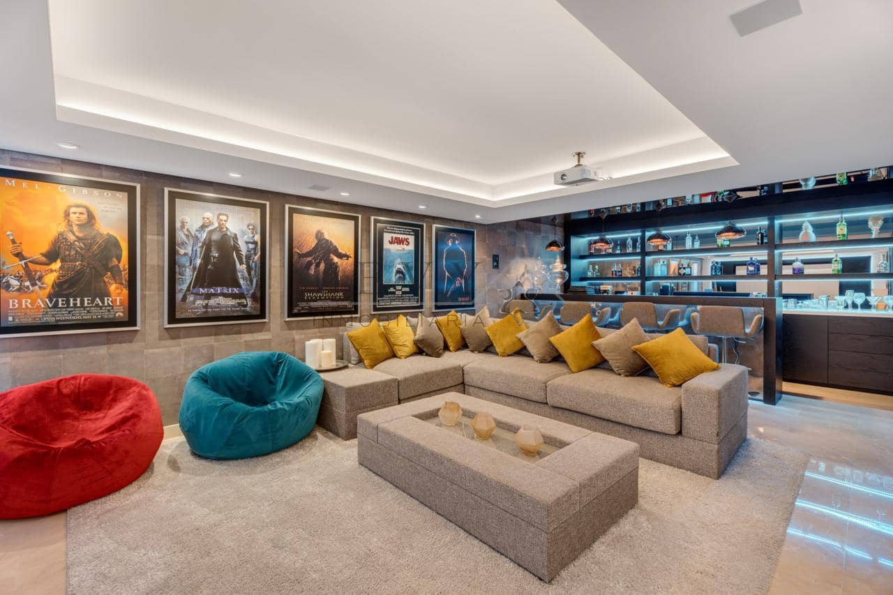 6 bedroom Villa for sale in Nueva Andalucia with pool garage - € 4,250,000 (Ref: 9583321)