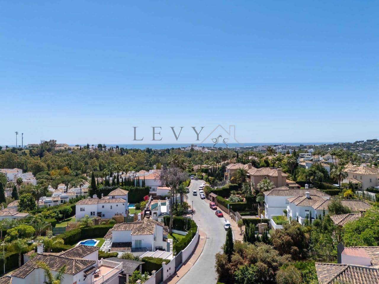 6 bedroom Villa for sale in Nueva Andalucia with pool garage - € 4,250,000 (Ref: 9583321)