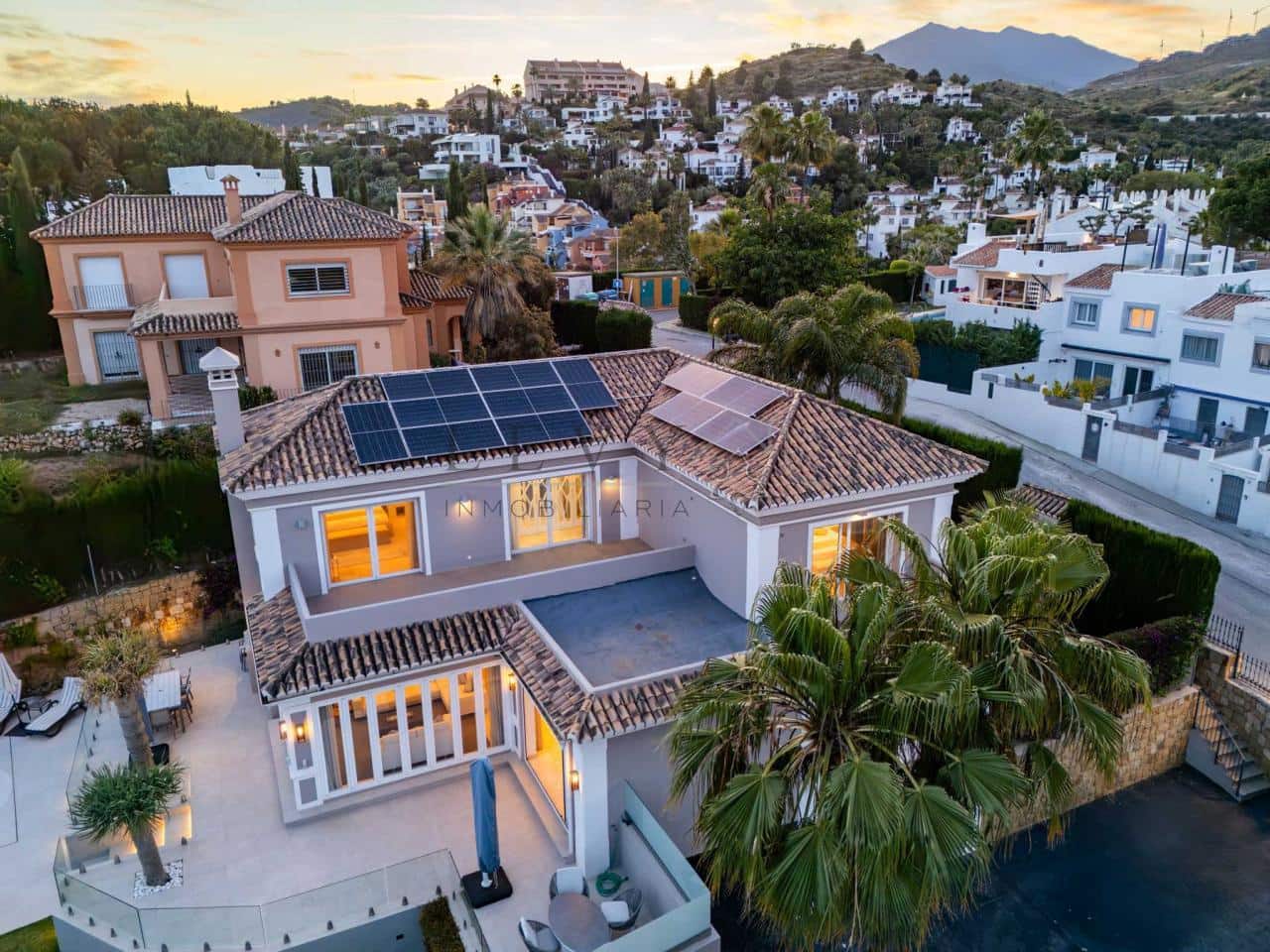 6 bedroom Villa for sale in Nueva Andalucia with pool garage - € 4,250,000 (Ref: 9583321)