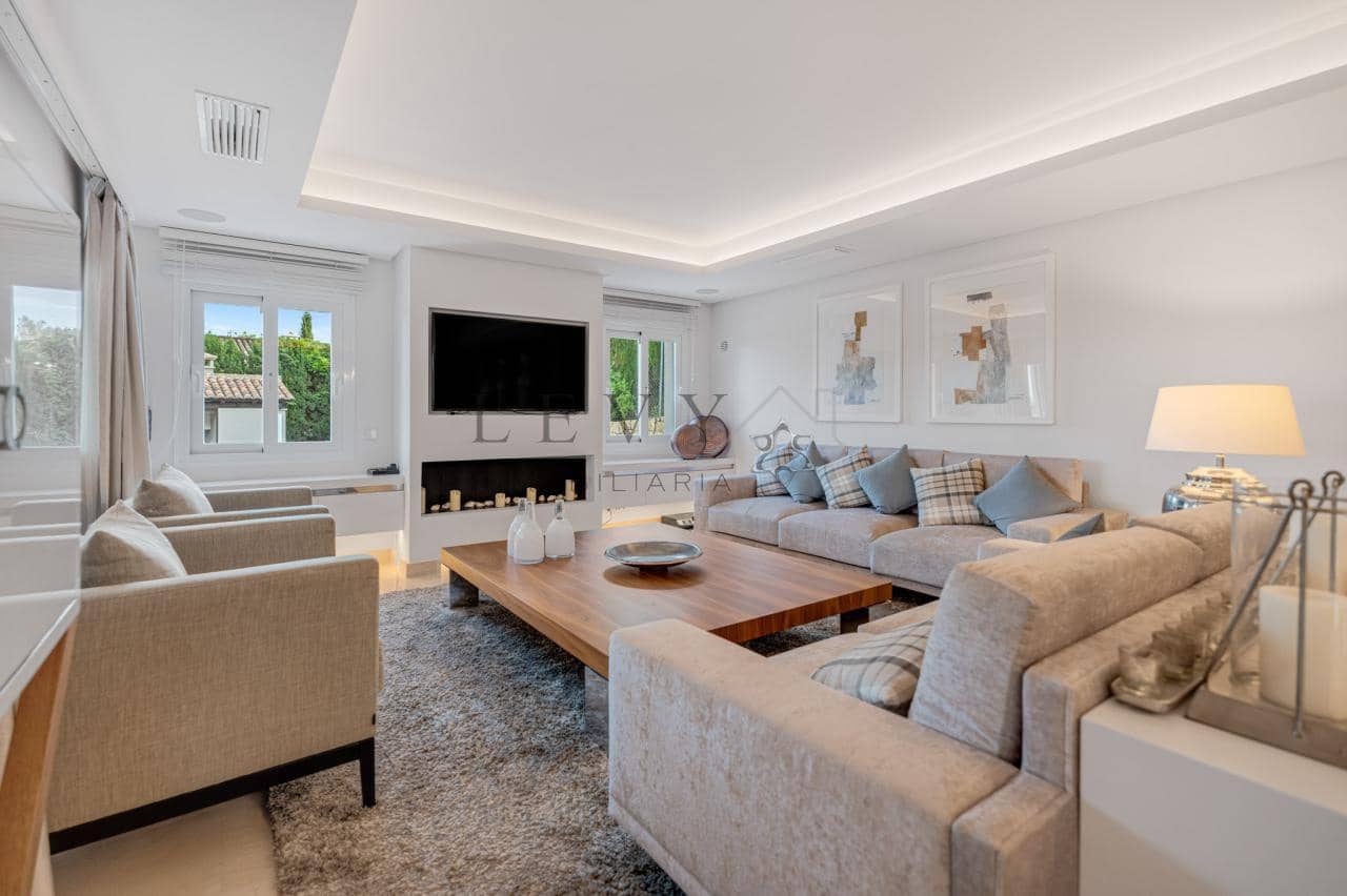 6 bedroom Villa for sale in Nueva Andalucia with pool garage - € 4,250,000 (Ref: 9583321)