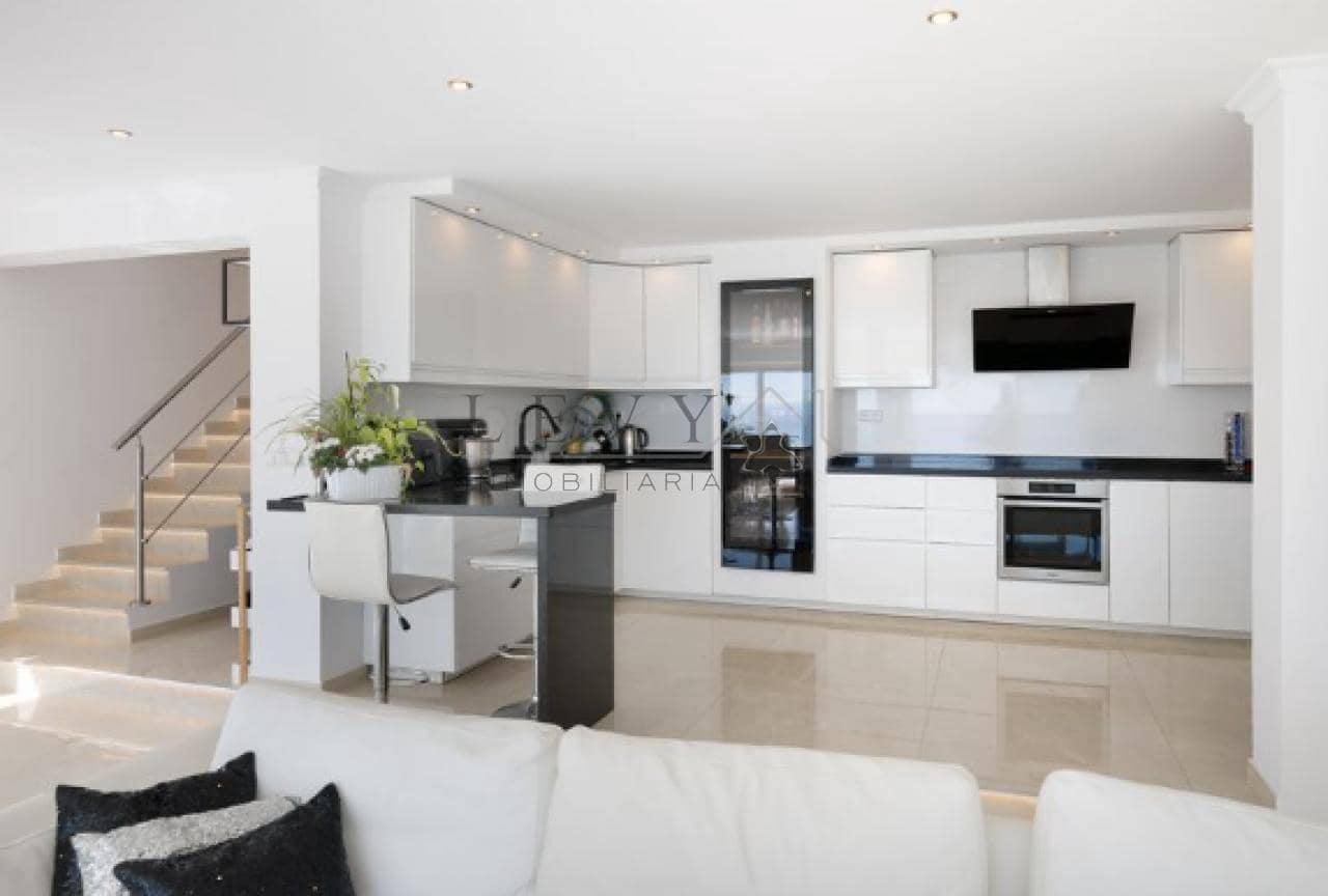 Chalet de 3 habitaciones en Fuengirola en venta con piscina - 1.195.000 € (Ref: 9583323)