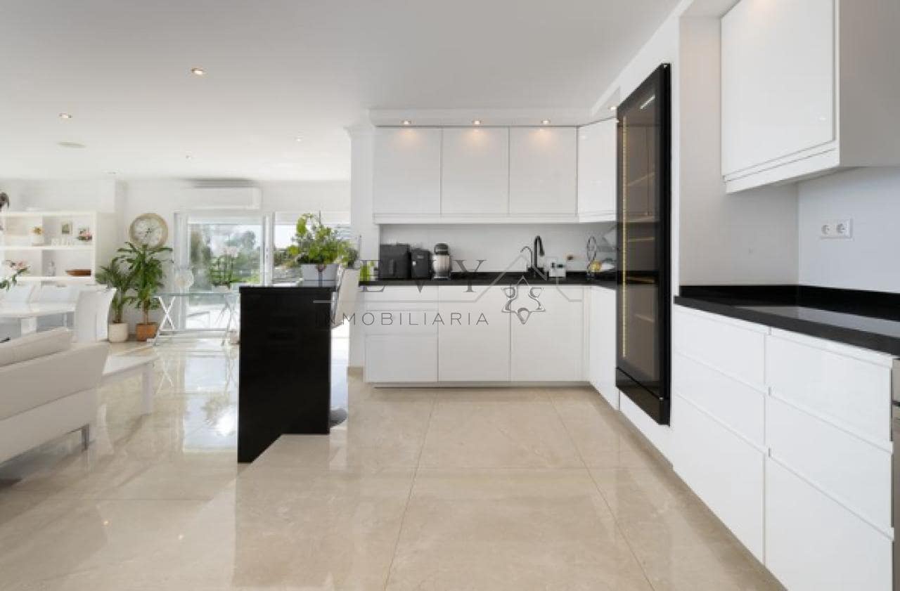 Chalet de 3 habitaciones en Fuengirola en venta con piscina - 1.195.000 € (Ref: 9583323)