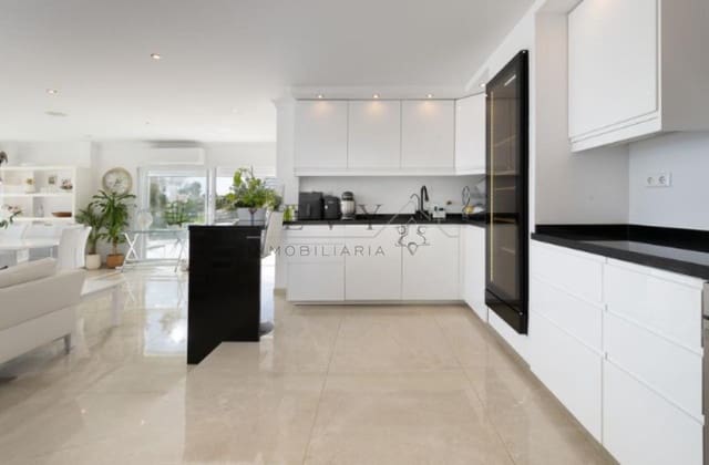 Chalet de 3 habitaciones en Fuengirola en venta con piscina - 1.195.000 € (Ref: 9583323)