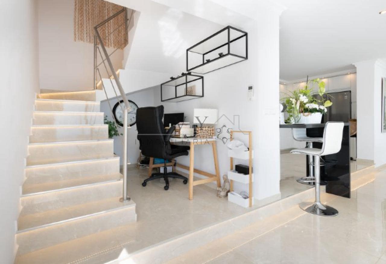 Chalet de 3 habitaciones en Fuengirola en venta con piscina - 1.195.000 € (Ref: 9583323)