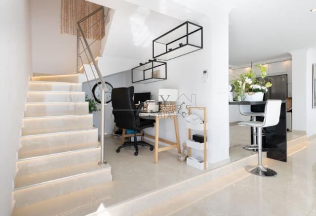 Chalet de 3 habitaciones en Fuengirola en venta con piscina - 1.195.000 € (Ref: 9583323)