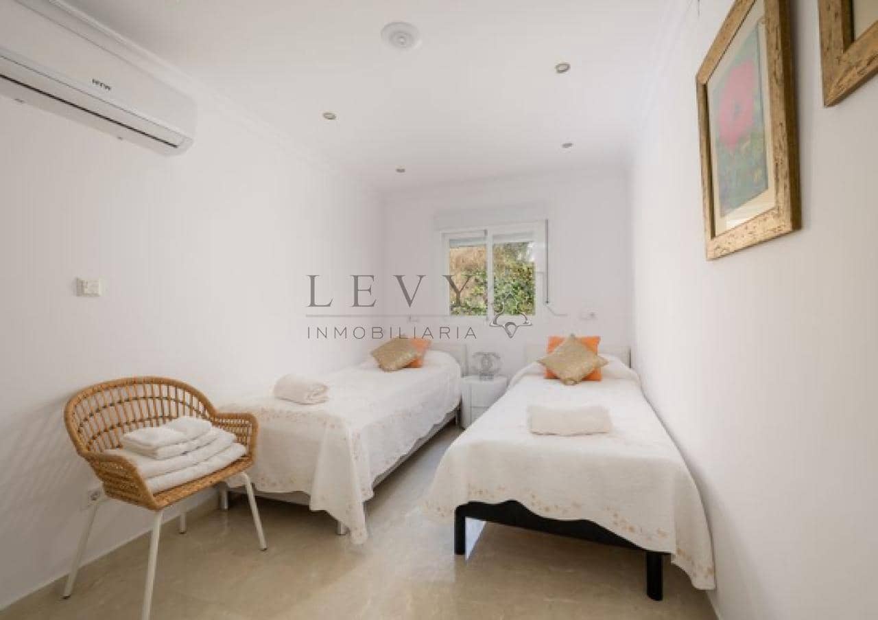 Chalet de 3 habitaciones en Fuengirola en venta con piscina - 1.195.000 € (Ref: 9583323)