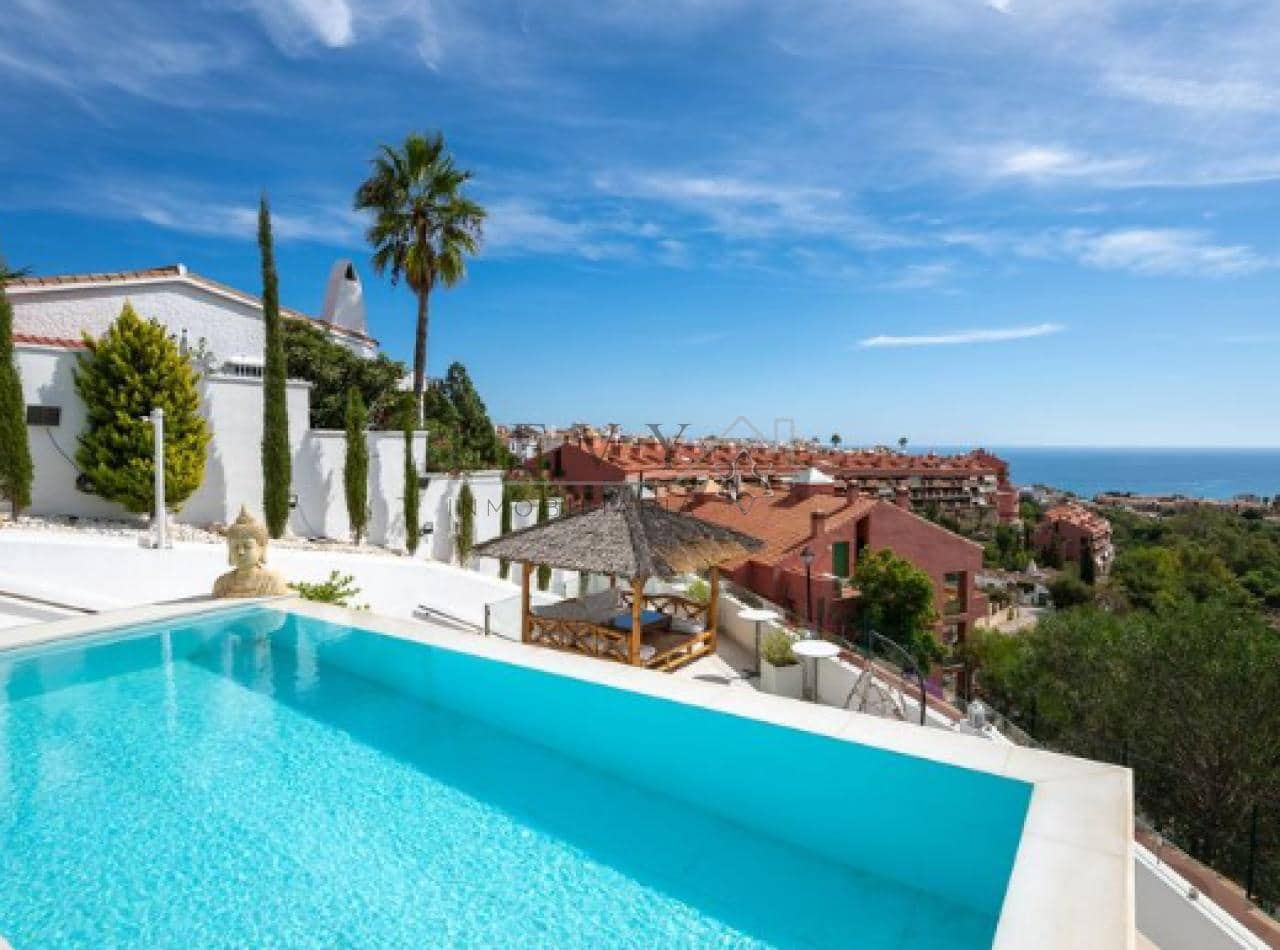 Chalet de 3 habitaciones en Fuengirola en venta con piscina - 1.195.000 € (Ref: 9583323)