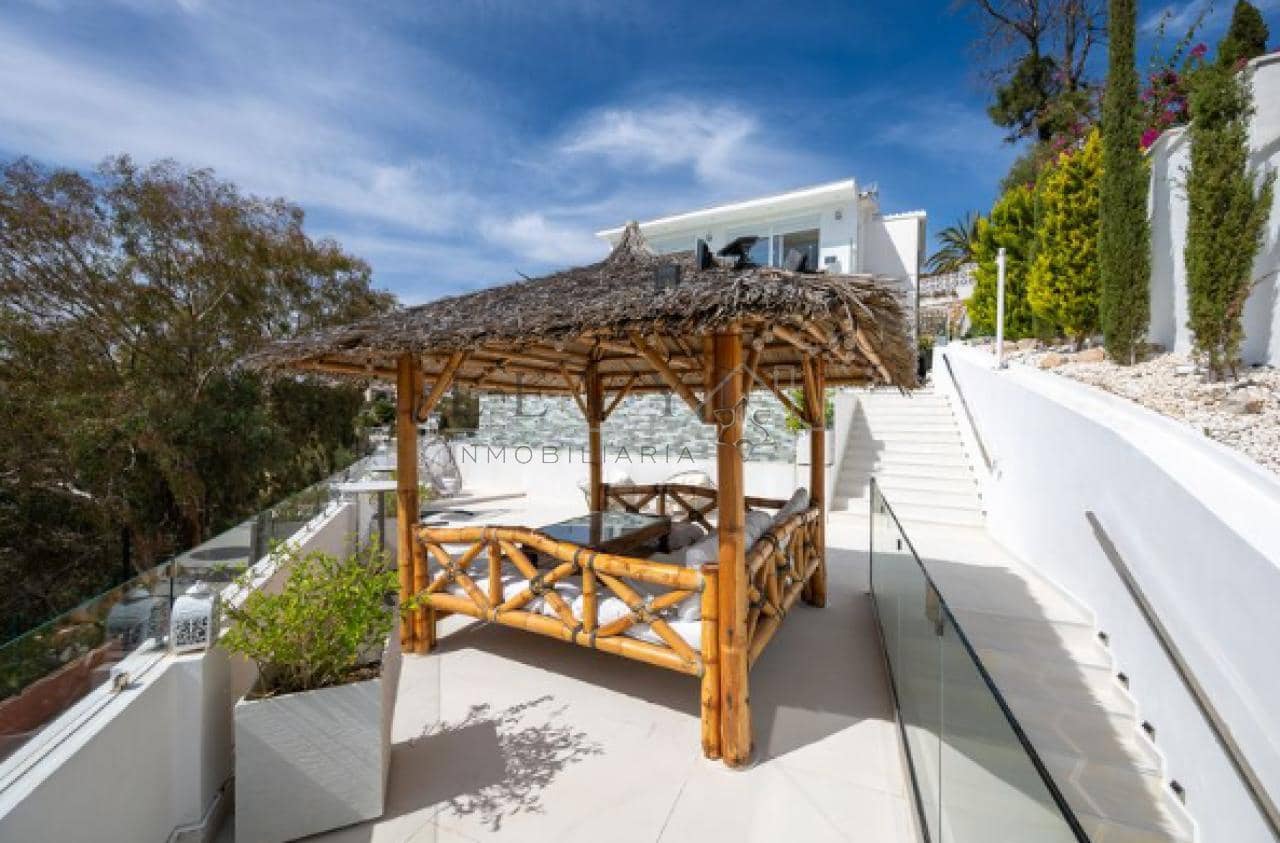 Chalet de 3 habitaciones en Fuengirola en venta con piscina - 1.195.000 € (Ref: 9583323)