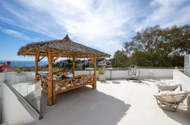 Chalet de 3 habitaciones en Fuengirola en venta con piscina - 1.195.000 € (Ref: 9583323)