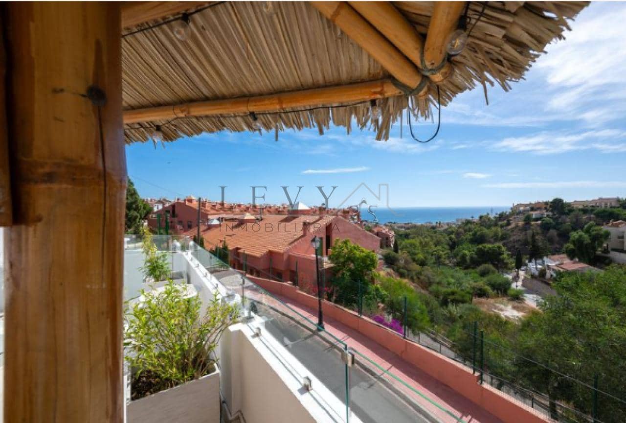 Chalet de 3 habitaciones en Fuengirola en venta con piscina - 1.195.000 € (Ref: 9583323)