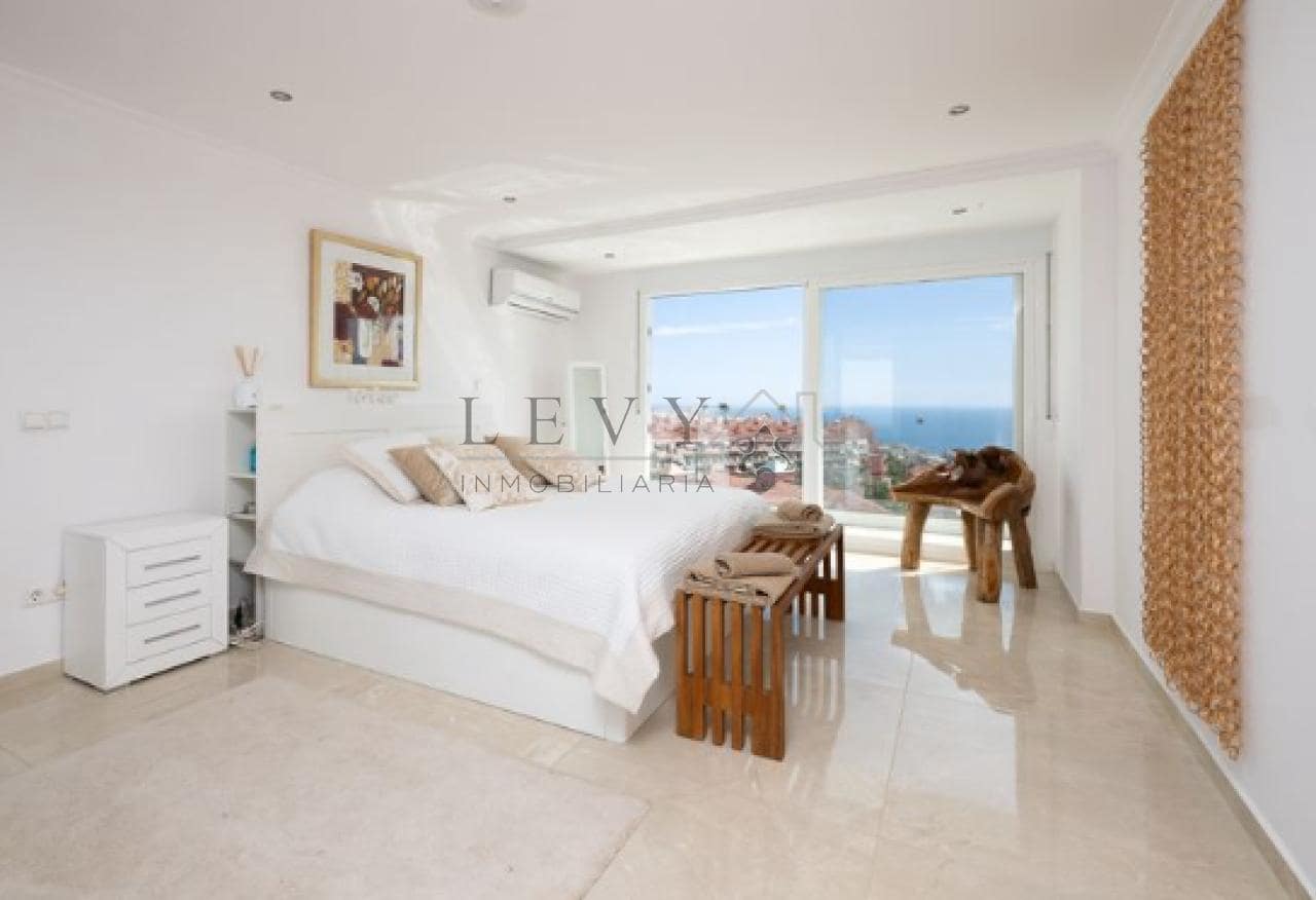 Chalet de 3 habitaciones en Fuengirola en venta con piscina - 1.195.000 € (Ref: 9583323)