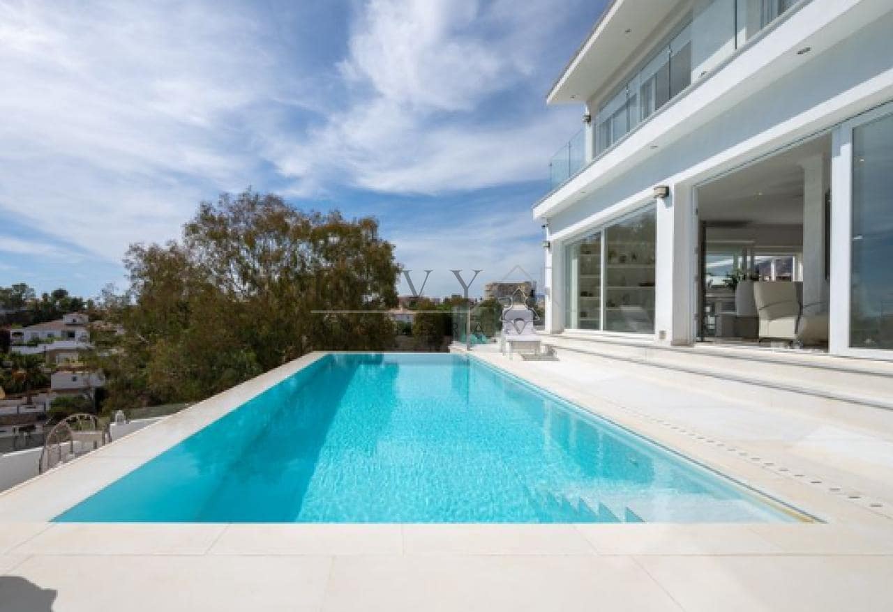 Chalet de 3 habitaciones en Fuengirola en venta con piscina - 1.195.000 € (Ref: 9583323)