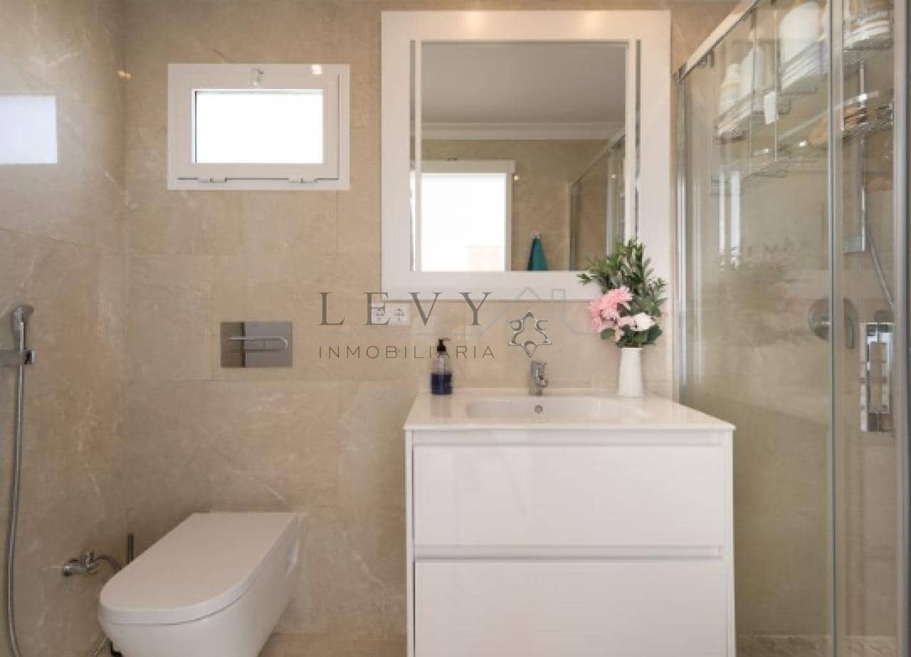 Chalet de 3 habitaciones en Fuengirola en venta con piscina - 1.195.000 € (Ref: 9583323)