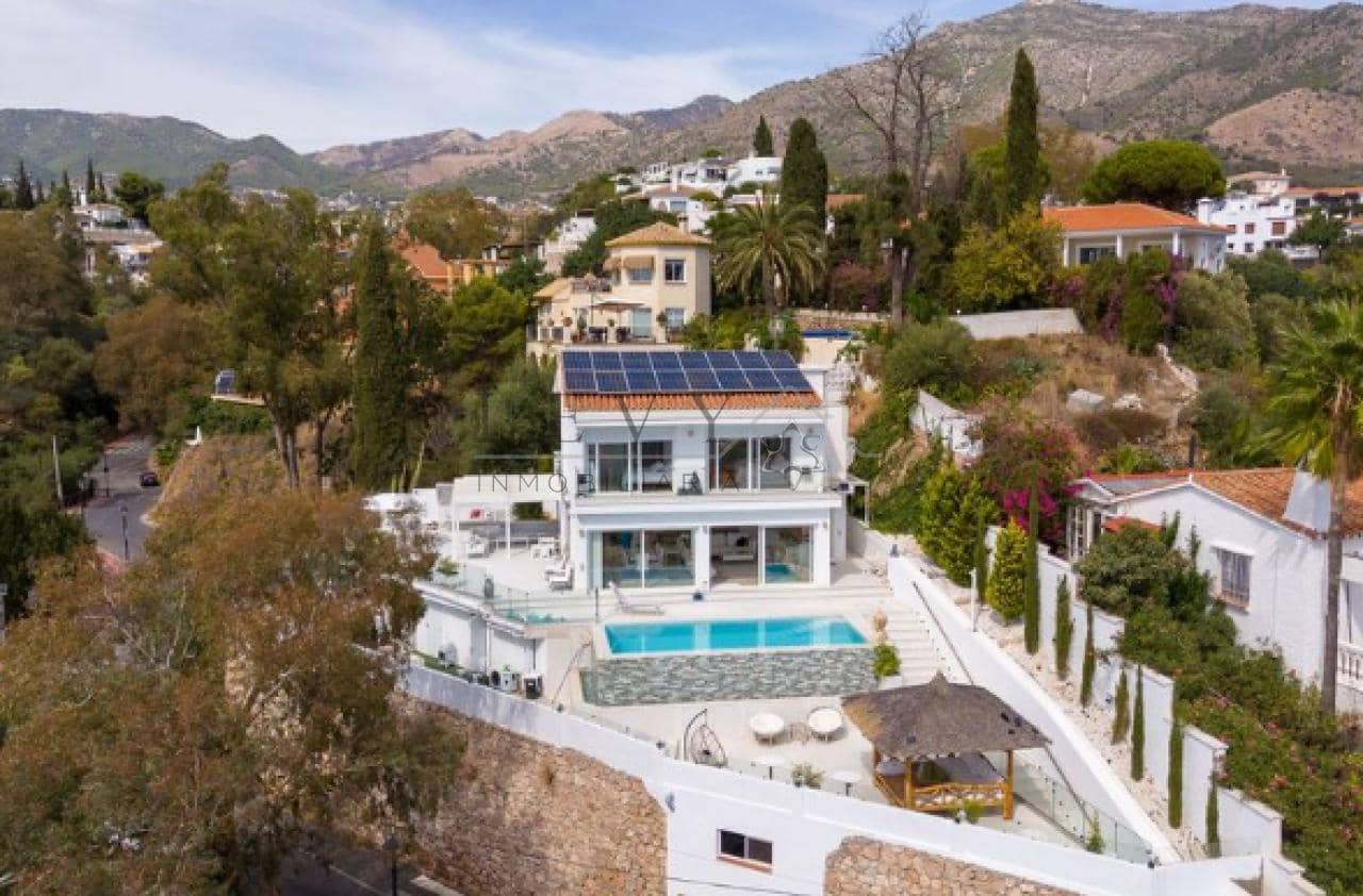 Chalet de 3 habitaciones en Fuengirola en venta con piscina - 1.195.000 € (Ref: 9583323)