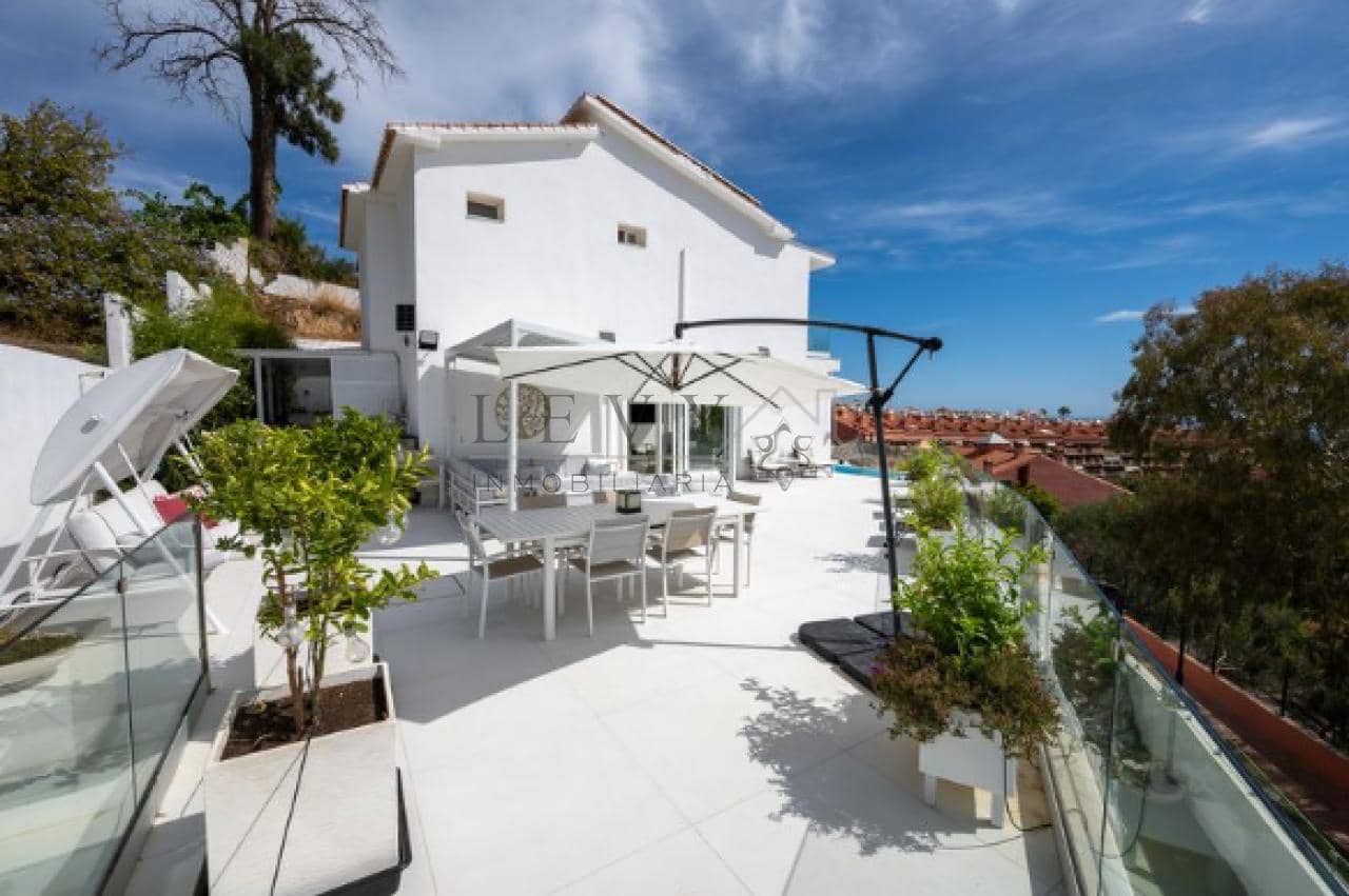 Chalet de 3 habitaciones en Fuengirola en venta con piscina - 1.195.000 € (Ref: 9583323)